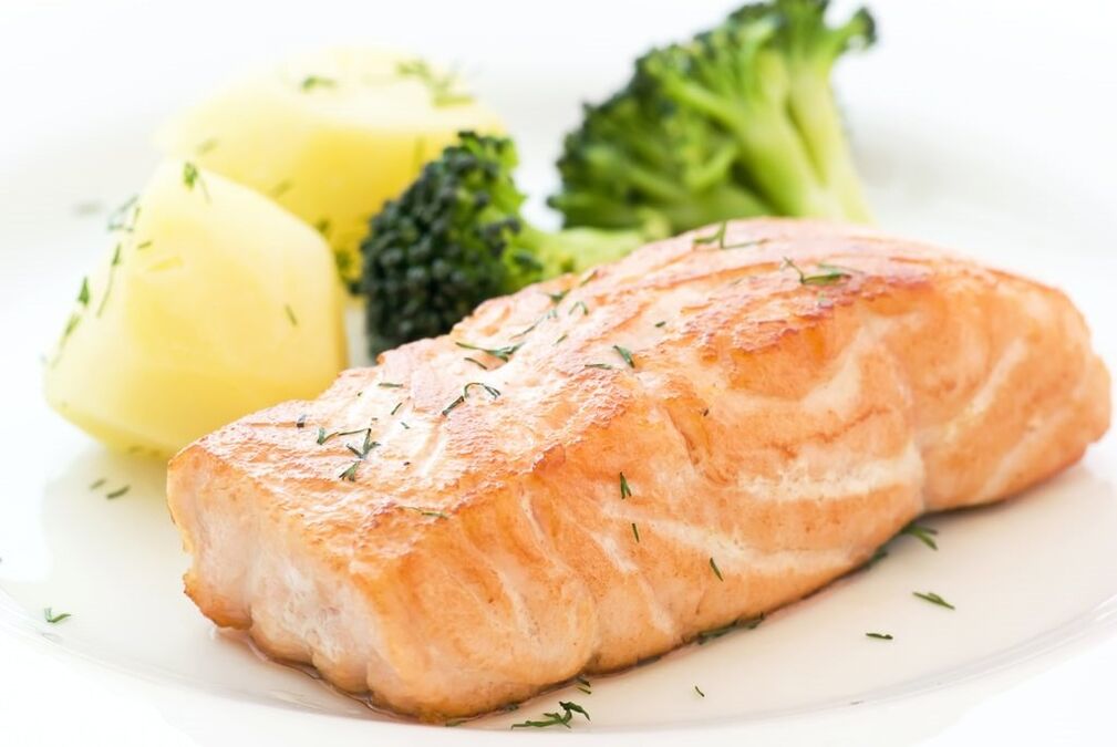 Un filete de peixe cociñado nun baño de auga é axeitado para o día do peixe da dieta de 6 pétalos. 
