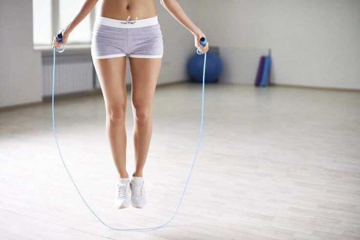 Exercicios de corda para adelgazar os lados e o abdome